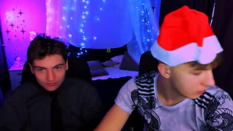 Snapshot of travis_wolf_ chatting on 12-14-25, 08:13 Travis online show from 12-14-25, 08:13