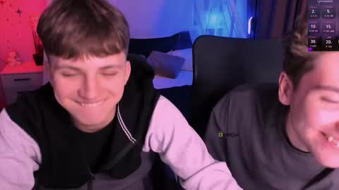 Snapshot of travis_wolf_ chatting on 12-17-25, 08:59 Travis online show from 12-17-25, 08:59