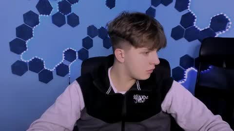 Travis online show from 04-17-26, 08:50