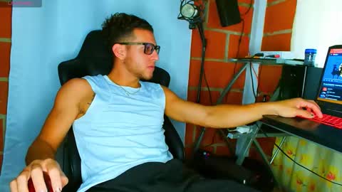 TRAVIS. online show from 11-04-25, 09:36