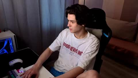 Snapshot of travisrivas chatting on 05-18-26, 02:01 travisrivas online show from 05-18-26, 02:01