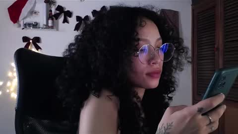 Snapshot of treasuresz chatting on 12-10-24, 05:33 Emily online show from 12-10-24, 05:33