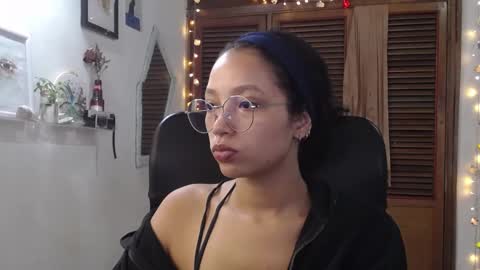 Snapshot of treasuresz chatting on 01-21-25, 03:21 Emily online show from 01-21-25, 03:21