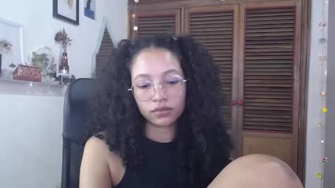 Snapshot of treasuresz chatting on 01-28-25, 03:35 Emily online show from 01-28-25, 03:35