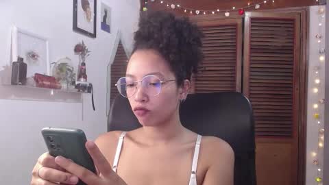 Snapshot of treasuresz chatting on 02-07-25, 05:29 Emily online show from 02-07-25, 05:29