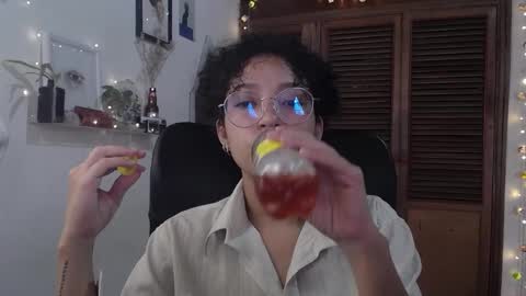 Snapshot of treasuresz chatting on 02-25-25, 05:47 Emily online show from 02-25-25, 05:47