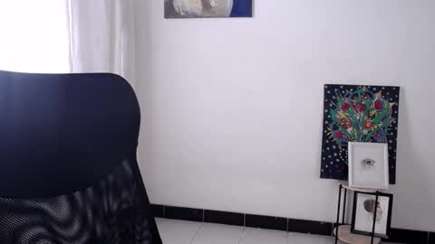 Emily online show from 12-04-25, 07:44