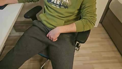 Snapshot of tree1989 chatting on 01-05-25, 07:49 tree1989 online show from 01-05-25, 07:49