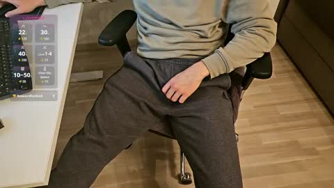 Snapshot of tree1989 chatting on 11-08-25, 08:18 tree1989 online show from 11-08-25, 08:18