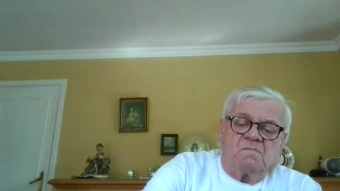 Snapshot of trekbeestje1 chatting on 04-24-26, 08:17 trekbeestje online show from 04-24-26, 08:17