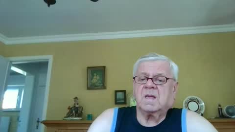 Snapshot of trekbeestje1 chatting on 05-27-26, 07:49 trekbeestje online show from 05-27-26, 07:49