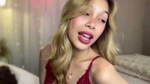 Snapshot of triana_ortega chatting on 03-05-25, 01:50 Triana online show from 03-05-25, 01:50