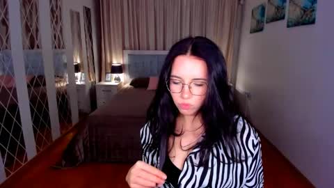 TriciaDaisy online show from 05-11-26, 04:37