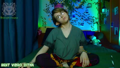 trickykitsune online show from 05-11-26, 04:04