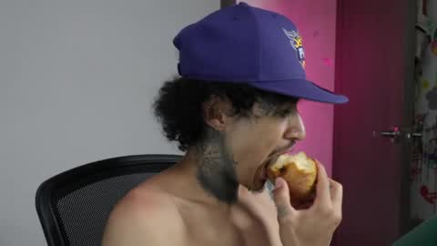 - trieone online show from 04-10-26, 02:33