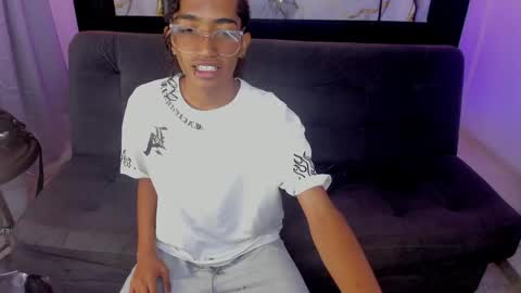 Snapshot of triiangel_latinboy chatting on 05-30-26, 12:35 Johan online show from 05-30-26, 12:35