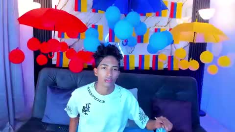 Snapshot of triiangel_latinboy chatting on 06-18-26, 12:09 Johan online show from 06-18-26, 12:09