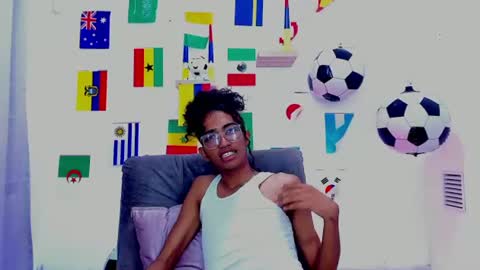 Snapshot of triiangel_latinboy chatting on 07-15-26, 12:21 Johan online show from 07-15-26, 12:21