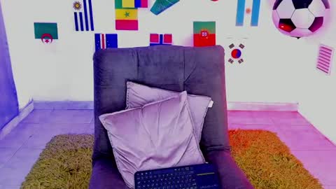 Snapshot of triiangel_latinboy chatting on 07-17-26, 12:23 Johan online show from 07-17-26, 12:23