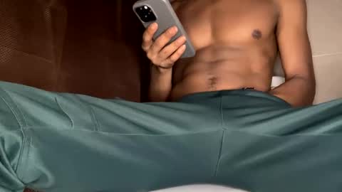 Snapshot of trillahung chatting on 09-18-25, 09:44 WapBopper online show from 09-18-25, 09:44