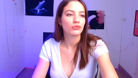 Snapshot of triniti_love chatting on 12-17-24, 10:12 Trinity online show from 12-17-24, 10:12