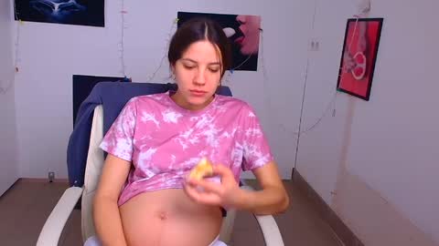 Snapshot of triniti_love chatting on 12-21-24, 06:30 Trinity online show from 12-21-24, 06:30