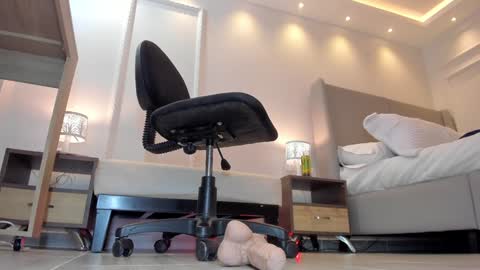 Snapshot of trinitixx chatting on 12-19-24, 08:55 Triny online show from 12-19-24, 08:55