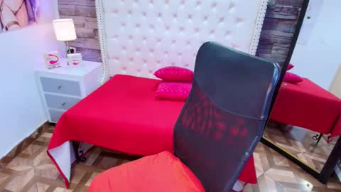 Snapshot of trinity_tsx chatting on 11-15-25, 12:19 SOFIA online show from 11-15-25, 12:19