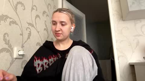 Camilla online show from 10-30-25, 07:32