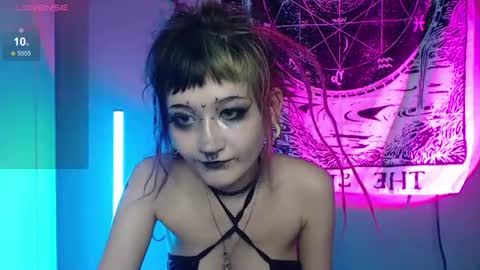 Snapshot of trish_crystal chatting on 08-09-26, 07:30 Trish online show from 08-09-26, 07:30