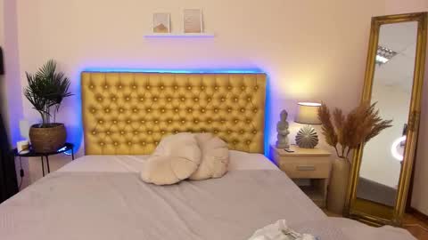 Mia online show from 02-02-26, 06:12