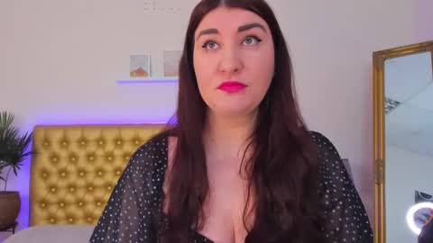 Mia online show from 04-06-26, 05:52