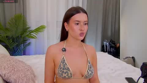 Snapshot of trishawinslet_ chatting on 07-05-26, 06:04 Trisha online show from 07-05-26, 06:04