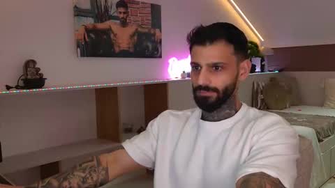 Snapshot of tristangreyaura chatting on 02-15-26, 07:51 Trystan Grey online show from 02-15-26, 07:51