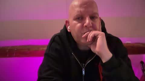 Triton online show from 10-20-25, 02:56