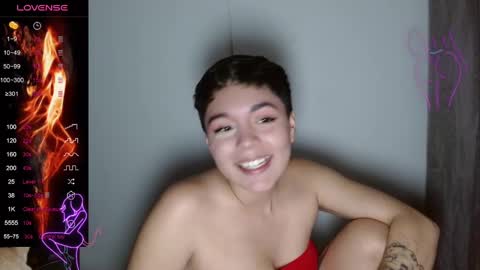 Snapshot of trixie_tangg chatting on 02-25-25, 01:09 Kitty online show from 02-25-25, 01:09