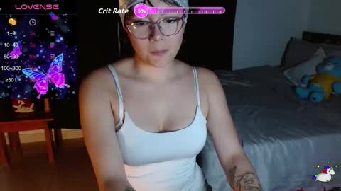 Snapshot of trixie_tangg chatting on 11-26-25, 04:24 Kitty online show from 11-26-25, 04:24