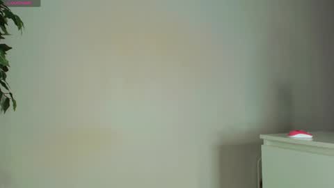Snapshot of trixie_taylor chatting on 04-23-26, 07:27 Trixie Taylor online show from 04-23-26, 07:27