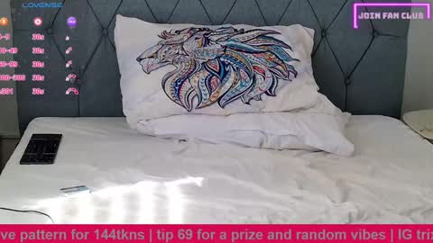 Snapshot of trixietickles chatting on 12-05-24, 04:09 trixietickles online show from 12-05-24, 04:09