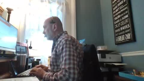 Snapshot of trodgers136 chatting on 02-12-25, 09:22 TRodgers online show from 02-12-25, 09:22