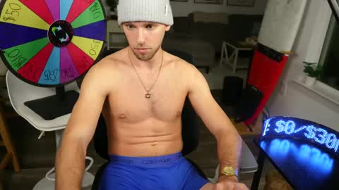 Snapshot of troy_greenxo chatting on 12-10-24, 03:52 Troy Green online show from 12-10-24, 03:52