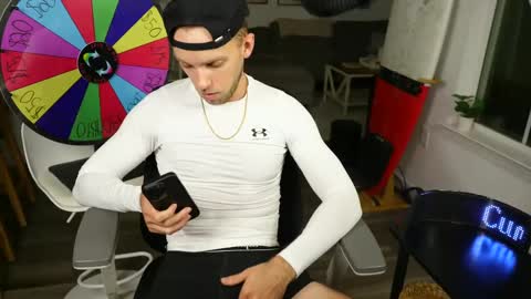 Snapshot of troy_greenxo chatting on 12-11-24, 03:56 Troy Green online show from 12-11-24, 03:56