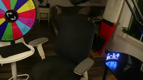 Snapshot of troy_greenxo chatting on 12-12-24, 03:54 Troy Green online show from 12-12-24, 03:54