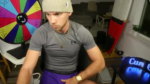 Snapshot of troy_greenxo chatting on 12-13-24, 03:49 Troy Green online show from 12-13-24, 03:49