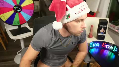 Snapshot of troy_greenxo chatting on 12-22-24, 03:44 Troy Green online show from 12-22-24, 03:44