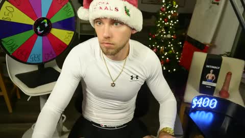 Snapshot of troy_greenxo chatting on 12-26-24, 03:38 Troy Green online show from 12-26-24, 03:38