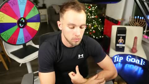 Snapshot of troy_greenxo chatting on 12-30-24, 03:58 Troy Green online show from 12-30-24, 03:58