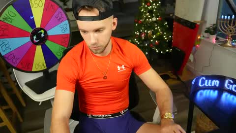 Snapshot of troy_greenxo chatting on 12-31-24, 10:45 Troy Green online show from 12-31-24, 10:45