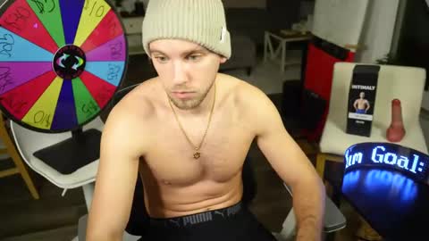 Snapshot of troy_greenxo chatting on 01-23-25, 04:30 Troy Green online show from 01-23-25, 04:30