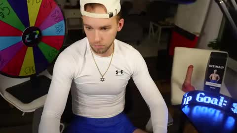 Snapshot of troy_greenxo chatting on 02-01-25, 04:03 Troy Green online show from 02-01-25, 04:03